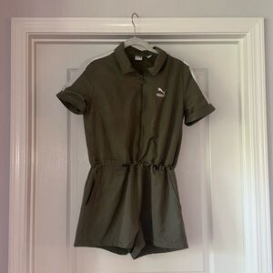 Puma XS shorts jumpsuit. Green and‎ white.